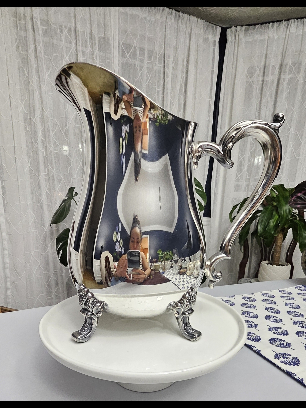Vintage Oneida Countess Silver Plated Footed Water Pitcher with Ice Guard Lip